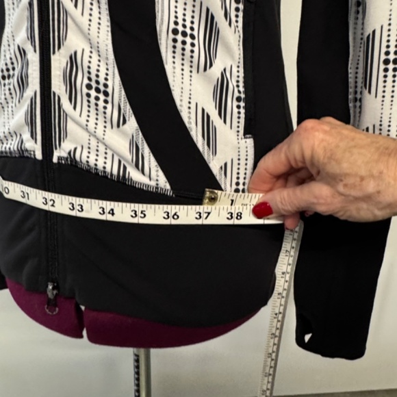 LuLuLemon Women's Black & White Jacket - Picture 7 of 10
